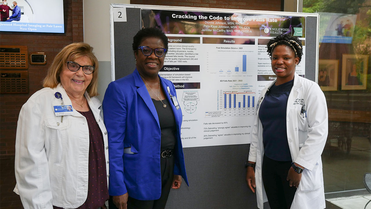 Nurses present at research day